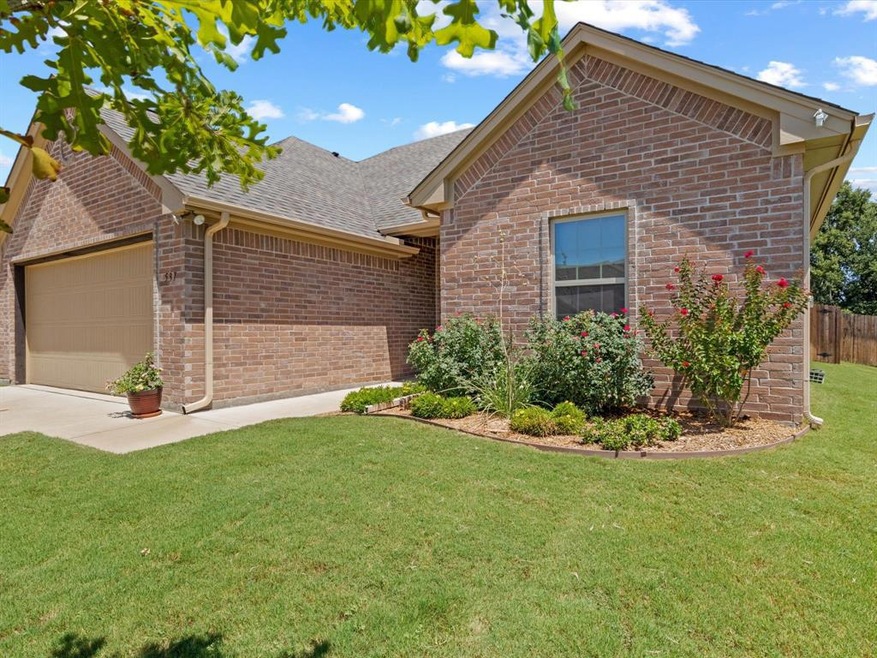537 Landry Ct, Granbury, TX 76049 - photo 1