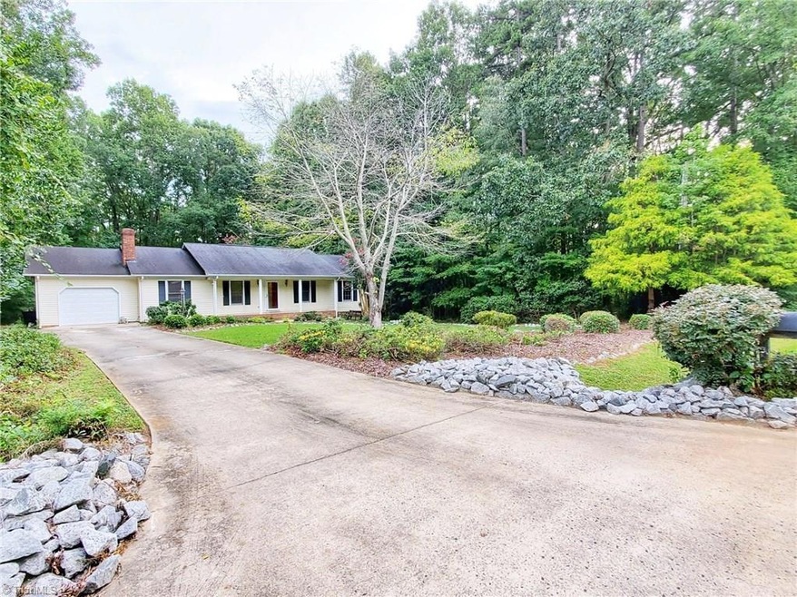 1227 E Mine St, Asheboro, NC 27205 - photo 1