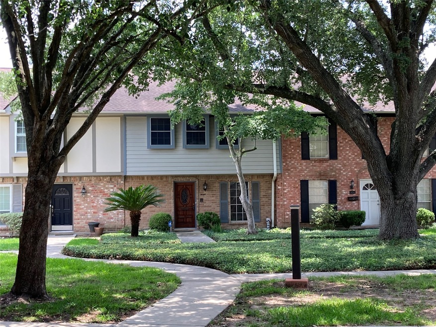 14243 Lost Meadow Ln, Houston, TX 77079 - photo 1