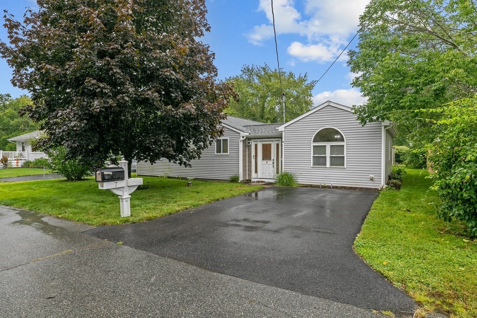 7 Lenox Ave, Westport, MA 02790 - photo 1