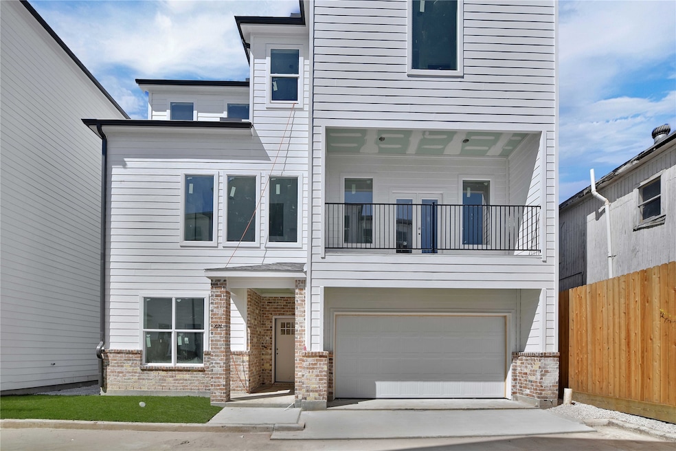 209 N Edgewood St unit A, Houston, TX 77011 - photo 1