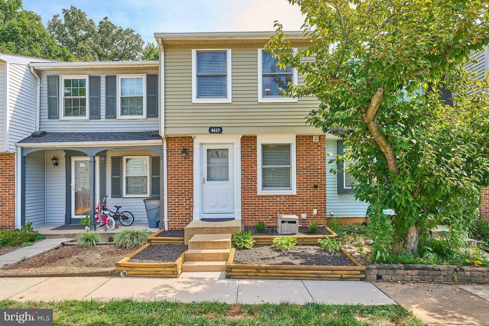 8415 Lazy Creek Ct, Springfield, VA 22153 - photo 1