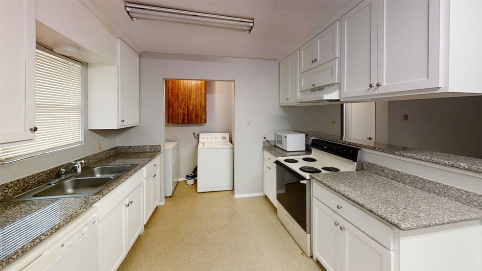 718 Willow St unit 1, Waller, TX 77484 - photo 1