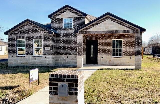 413 Rushing St, Ennis, TX 75119 - photo 1