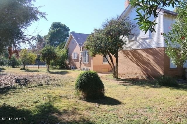 sideyard (640x427)