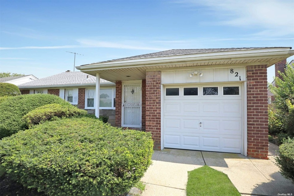 821 Hemlock St, Franklin Square, NY 11010 - photo 1