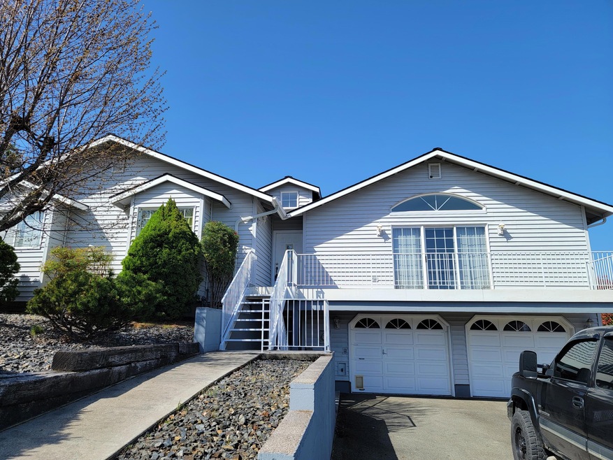 1758 Patriot Ln, Grants Pass, OR 97527 - photo 1