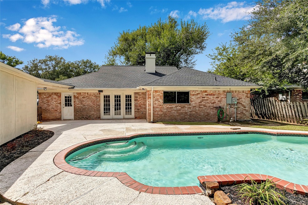 341 Dawn Hill Dr, Friendswood, TX 77546 - photo 1