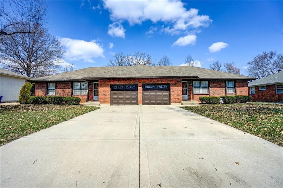 1005 NW Mock Ave, Blue Springs, MO 64015 - photo 1