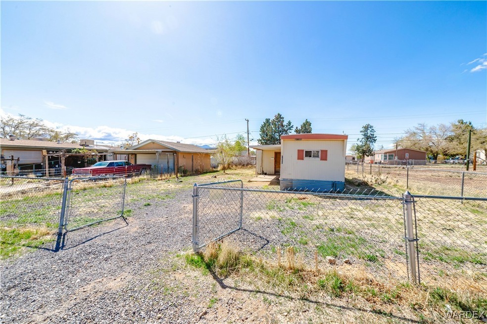 View of yard featuring an outdoor structure and fe