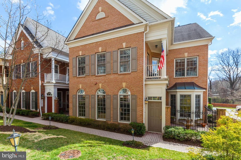 8501 Gavin Manor Ct, Chevy Chase, MD 20815 - photo 1