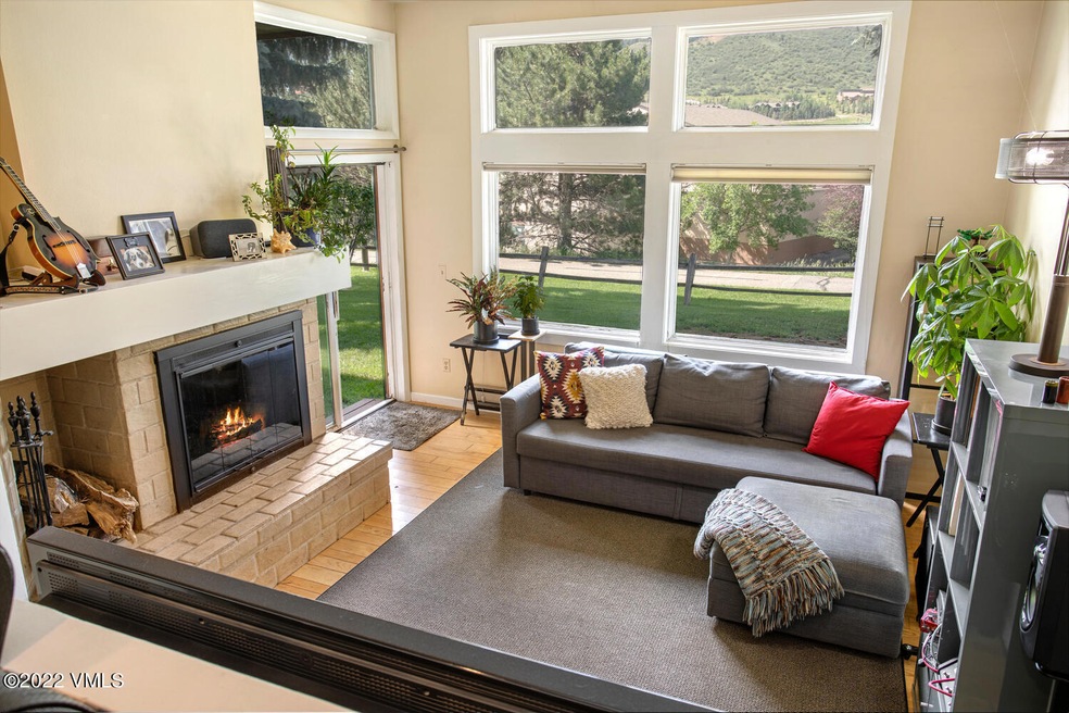 760 W Beaver Creek Blvd-large-001-017-Li