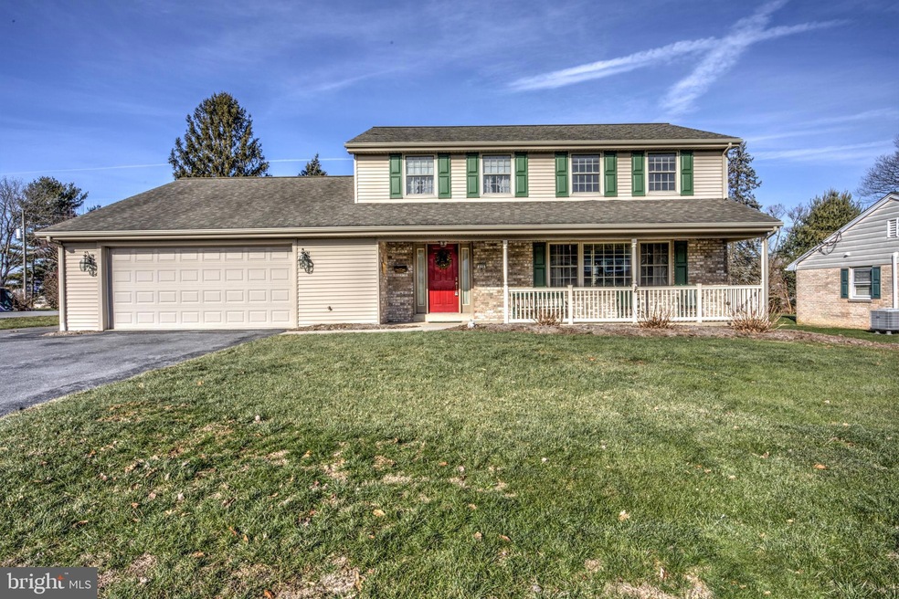 335 E Conestoga St, New Holland, PA 17557 - photo 1