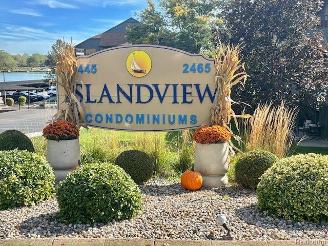 2465 Riverside Dr unit 212, Trenton, MI 48183 - photo 1