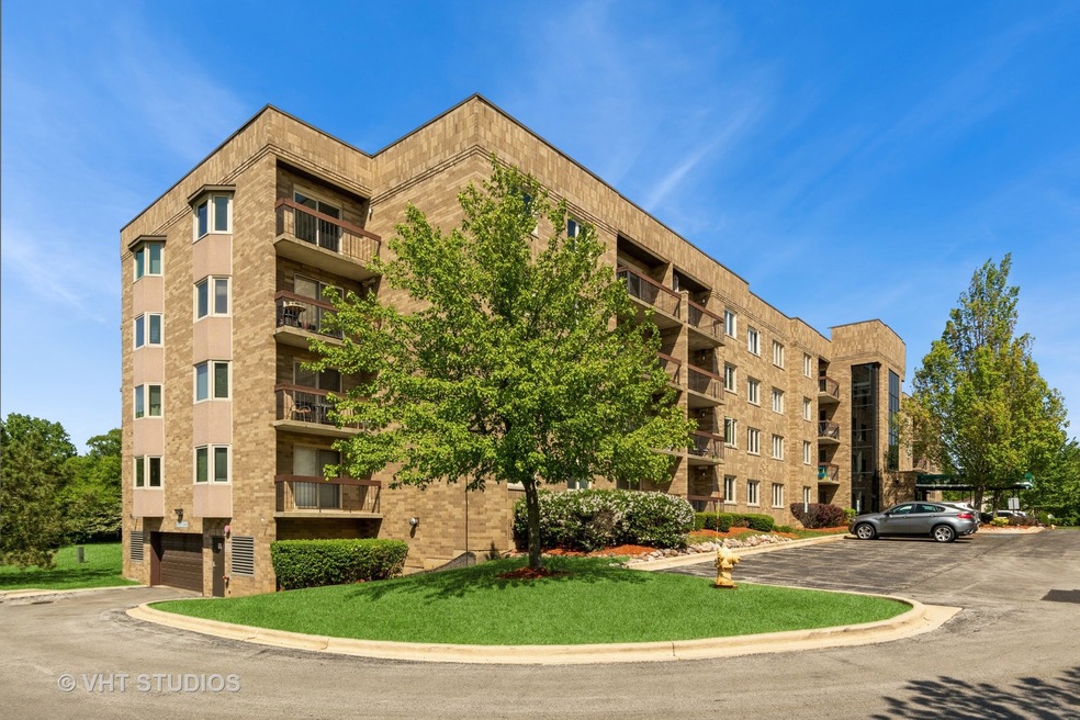 18600 Village West Dr unit 401, Hazel Crest, IL 60429 - photo 1