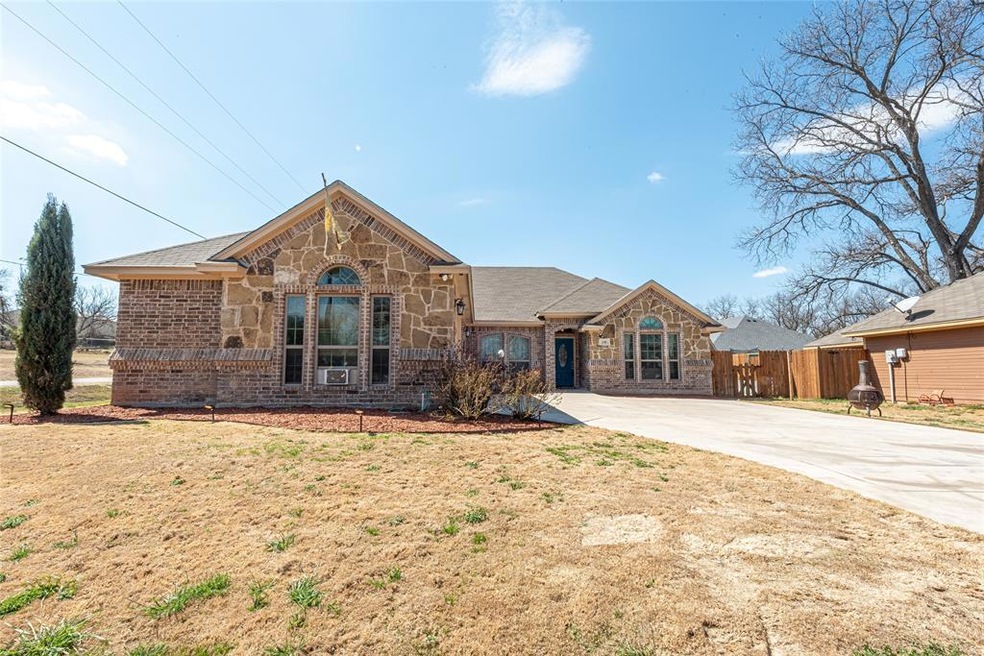 140 Sunflower Dr, Weatherford, TX 76087 - photo 1