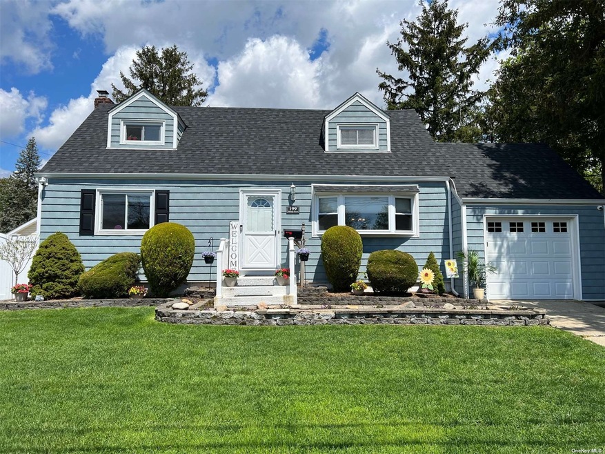 199 Throop St, West Babylon, NY 11704 - photo 1