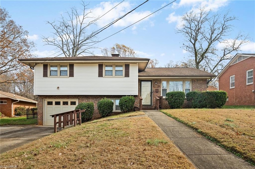 Under Contract $195,000 • Co-Listing Agent