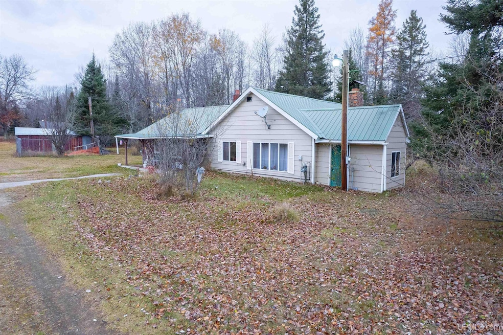 9657 N 5, Gladstone, MI 49837 - photo 1