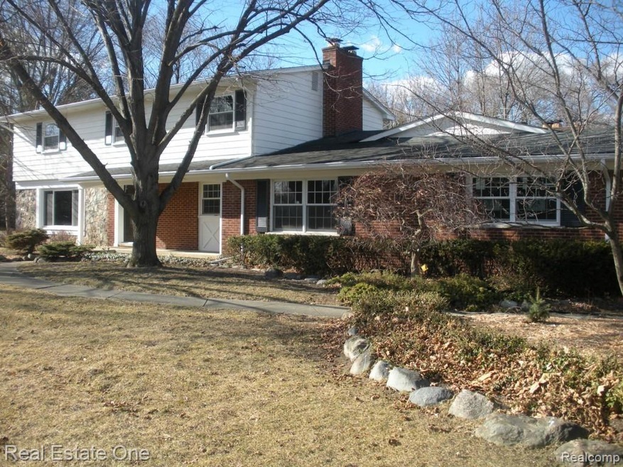 6720 Orinoco Cir, Bloomfield Hills, MI 48301 - photo 1