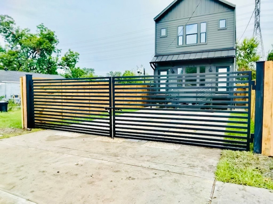 216 E 37th St unit 2, Houston, TX 77018 - photo 1