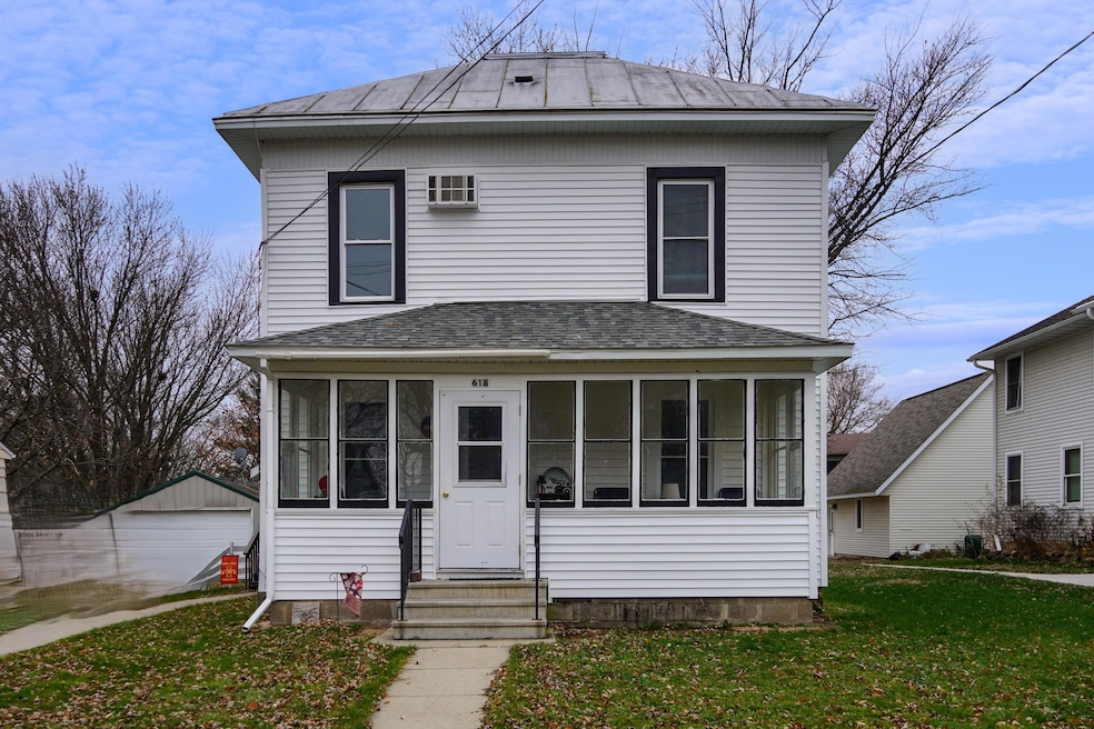 618 Kent St, Sparta, WI 54656 - photo 1
