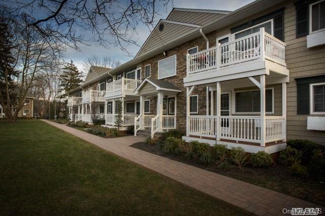 552 New Hwy unit 2-2C, Hauppauge, NY 11788 - photo 1