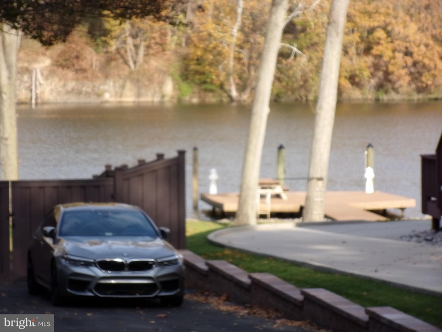 112 Poplar Ln, Occoquan, VA 22125 - photo 1