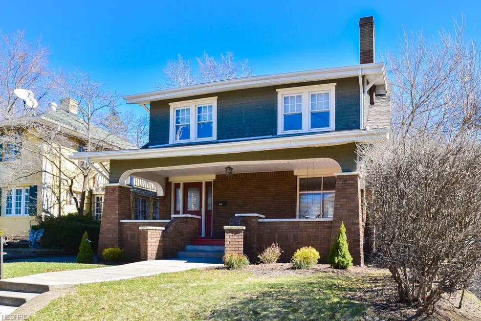 Beautifully updated 3 bedroom, 1.5 bath with a gor