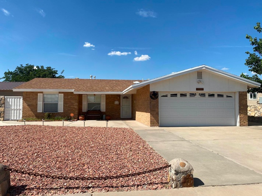 15333 Woodhill Ct, Horizon City, TX 79928 - photo 1