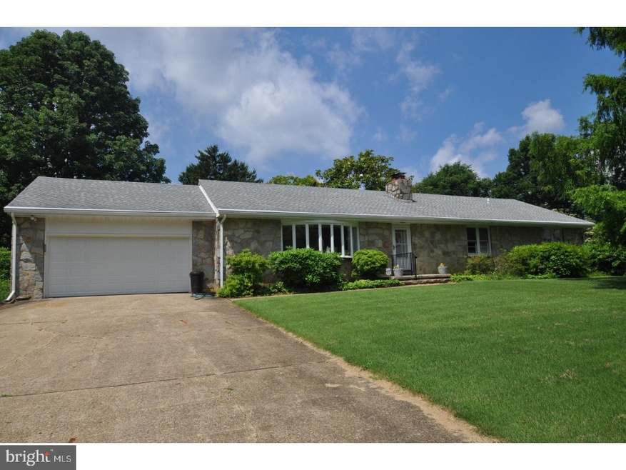 10 Orchard Ln, Burlington, NJ 08016 - photo 1