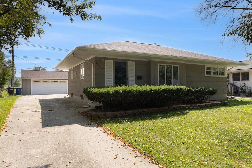 1610 Saunders Crescent, Ann Arbor, MI 48103 - photo 1