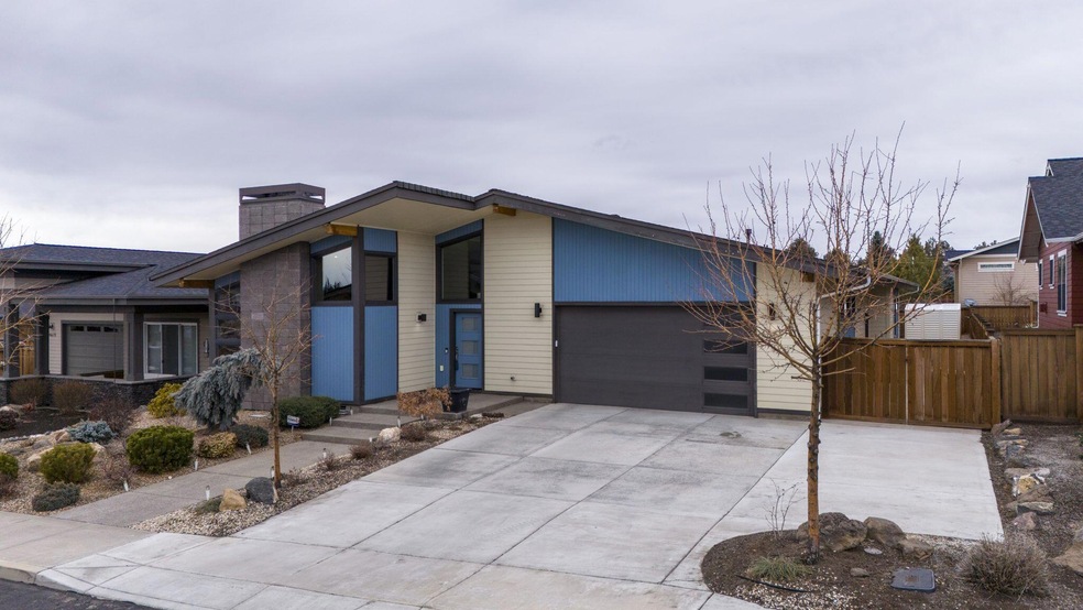 4661 SW Yew Leaf Ct, Redmond, OR 97756 - photo 1