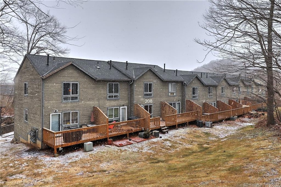 1423 Quinnipiac Ave unit 208, New Haven, CT 06513 - photo 1