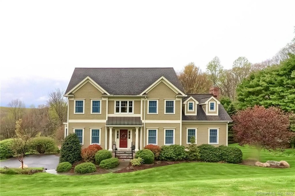 2 Pumpkin Ln, Newtown, CT 06470 - photo 1