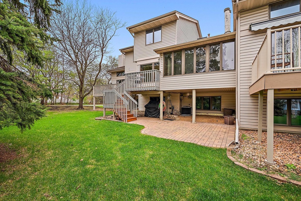 1330 Sunview Dr, Saint Paul, MN 55126 - photo 1