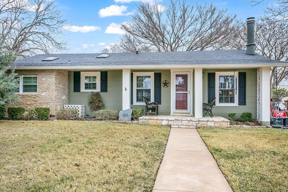 104 E Grothe St, Fredericksburg, TX 78624 - photo 1