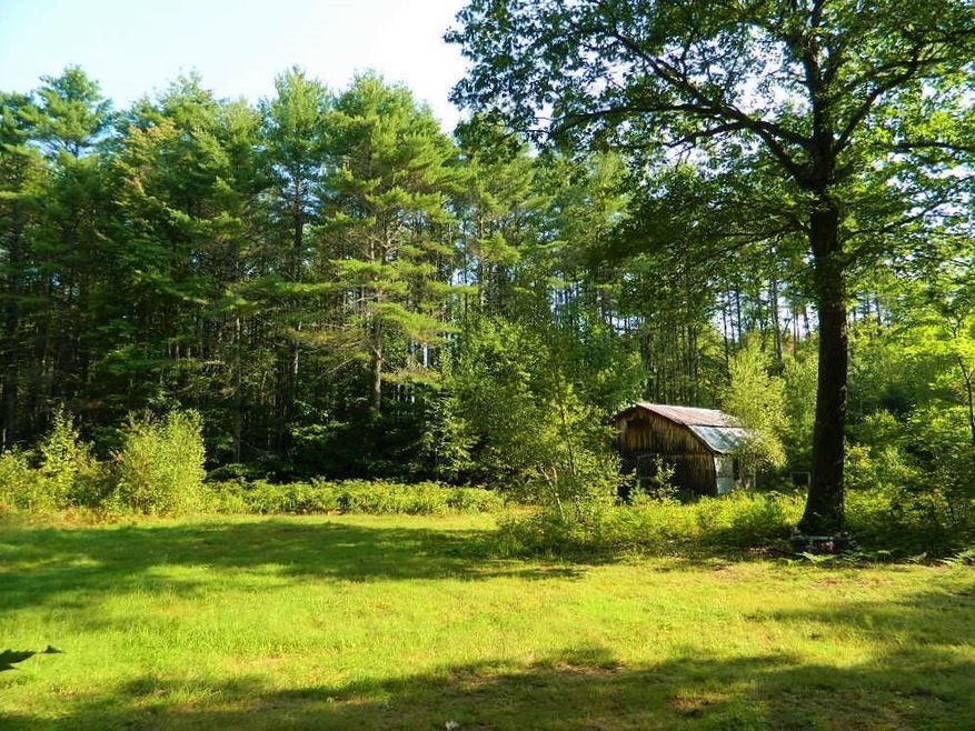 Beautiful house site on a country...