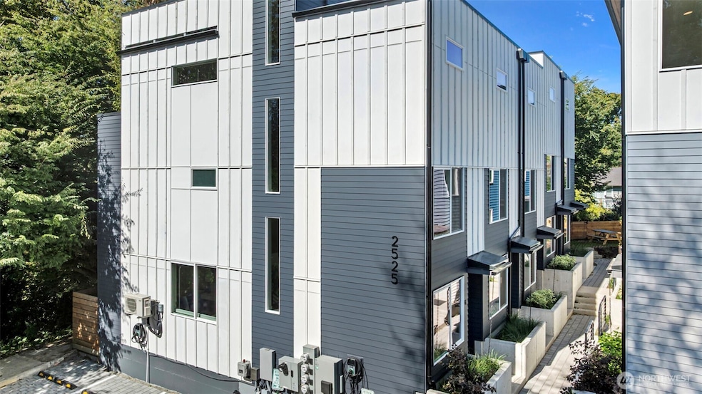 2525 29th Ave S unit E, Seattle, WA 98144 - photo 1