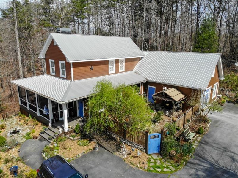 Just 10 minutes west of historic Dahlonega, this 3