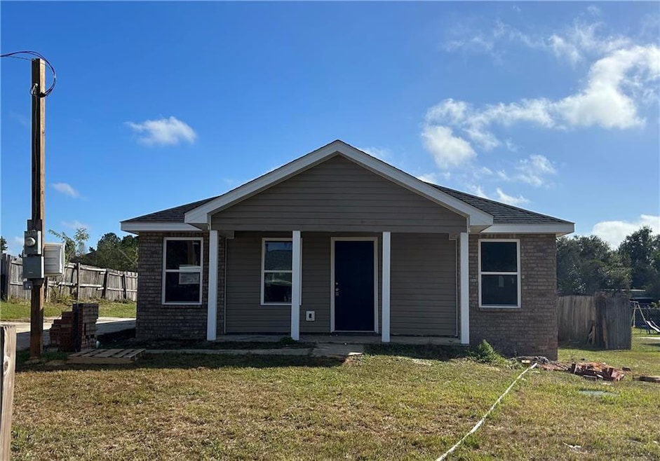 View of front of house featuring a front yard