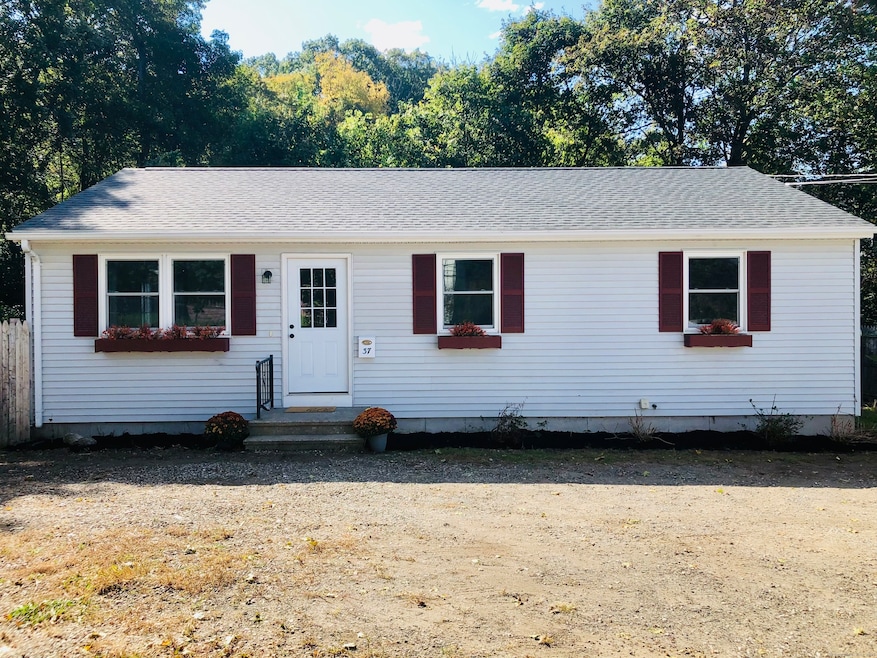 37 Walnut St, Putnam, CT 06260 - photo 1