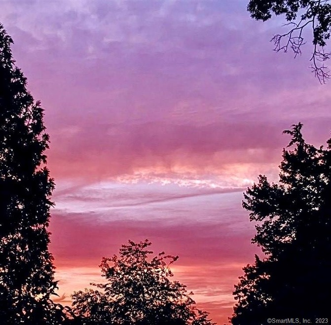 105 Twitchgrass Rd, Trumbull, CT 06611 - photo 1