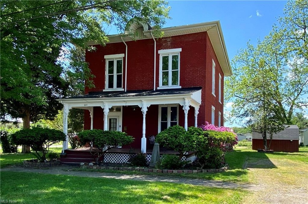 WELCOME to 601 Walnut St in Belpre, Ohio