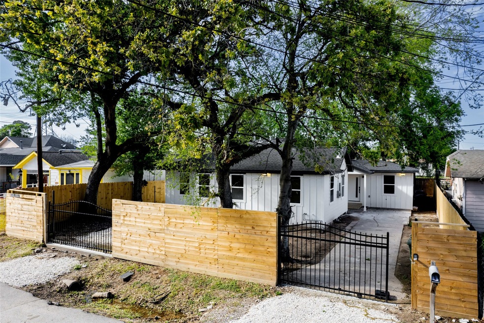 423 Frisco St, Houston, TX 77022 - photo 1