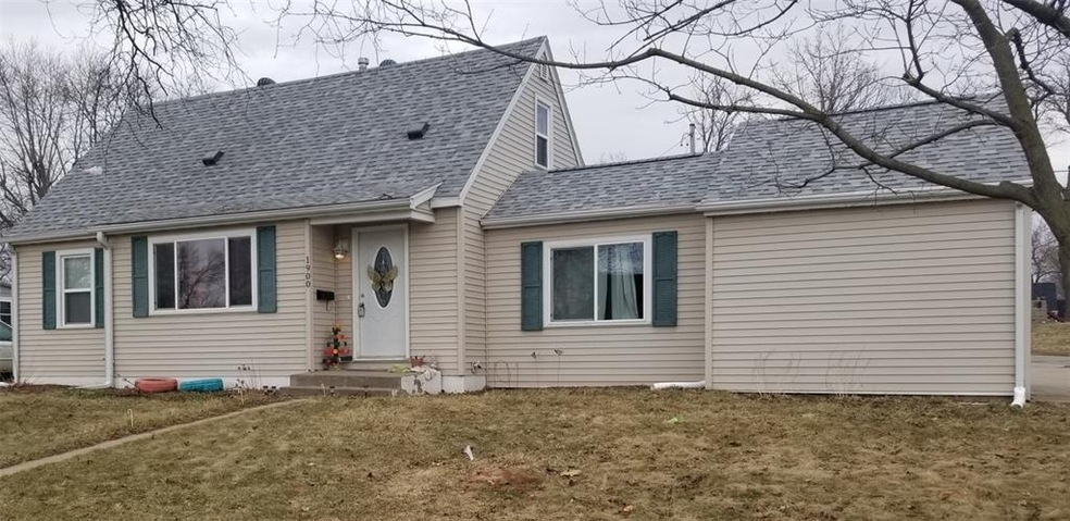 1900 Chandler St SW, Cedar Rapids, IA 52404 - photo 1