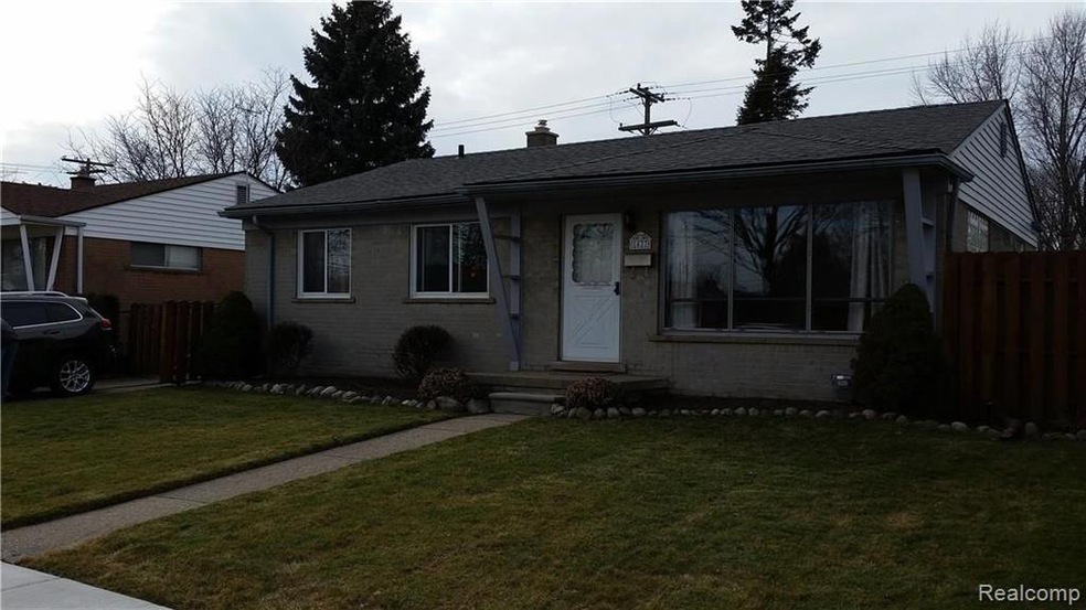 1427 N Selfridge Blvd, Clawson, MI 48017 - photo 1