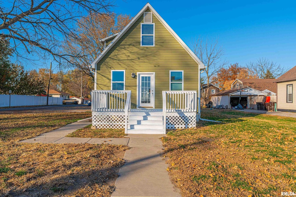 320 W Kickapoo St, Lincoln, IL 62656 - photo 1