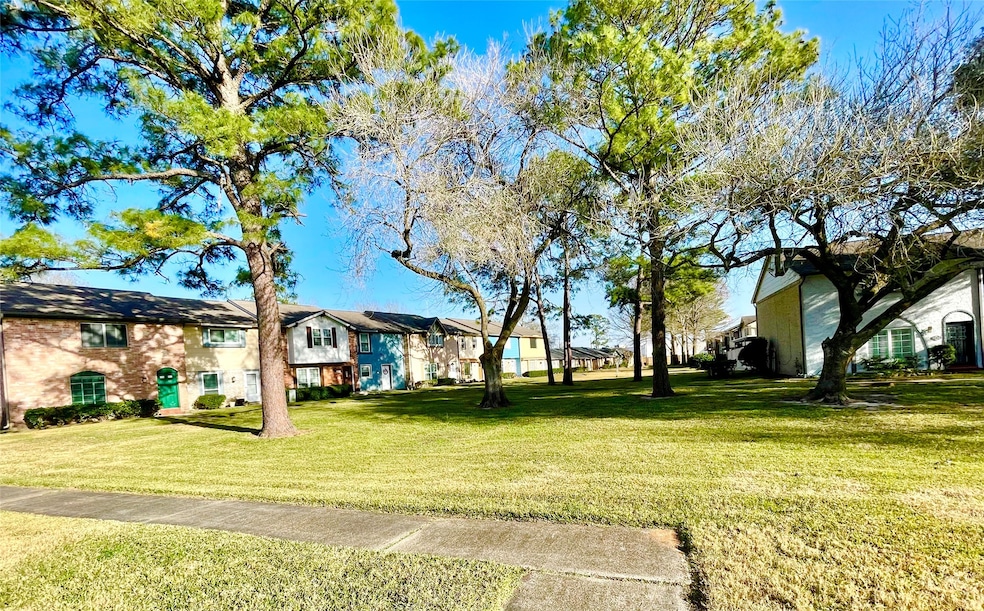 3764 Laura Leigh Dr, Friendswood, TX 77546 - photo 1