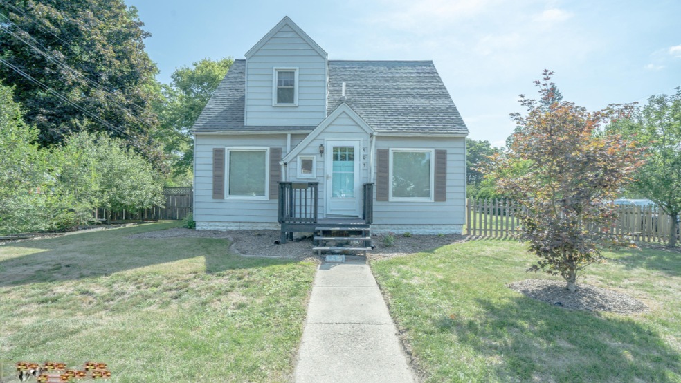 903 N Hudson St SE, Lowell, MI 49331 - photo 1